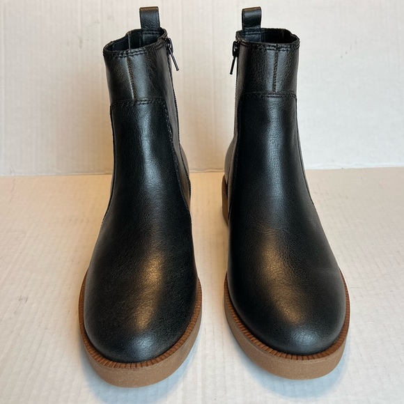 Lucky Brand Leather Chelsea Boot - Picture 9 of 16